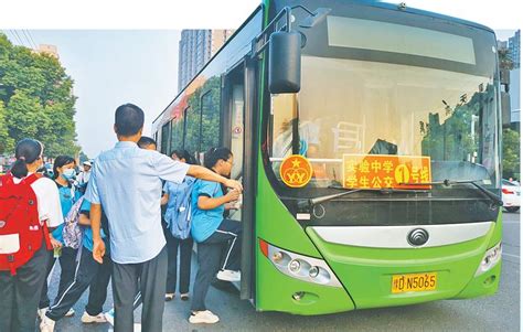 上海试点公交车站设置出租车扬招点 首批开放79处_市政厅_新民网