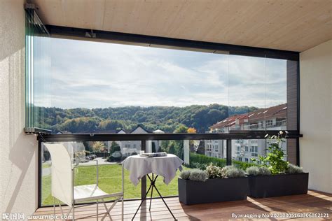 无框玻璃窗封闭阳台 比铝合金窗美观大气一百倍 - 装修保障网