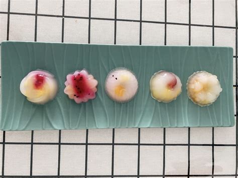 【白凉粉版桃子果冻的做法步骤图，怎么做好吃】厨房小白-张老师_下厨房
