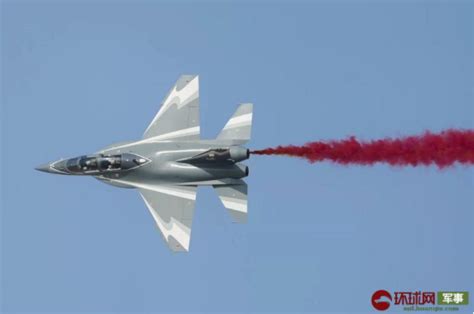 中国L-15AW新一代攻击战斗高教机首次亮相迪拜航展_军事_中华网