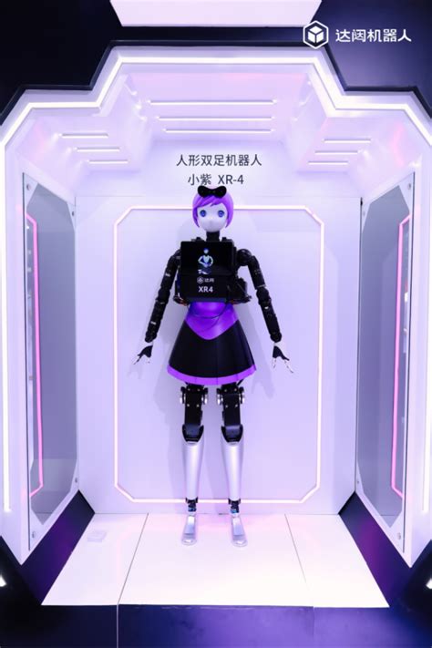 擎朗XMAN-F1双足机器人落地商用：人形机器首次实现全场景闭环服务 双足人形机器人 擎朗XMAN-F1 全场景服务闭环 具身智能应用 餐食制作机器人 酒店服务机器人 仿生运动控制 人机协作系统 第1张