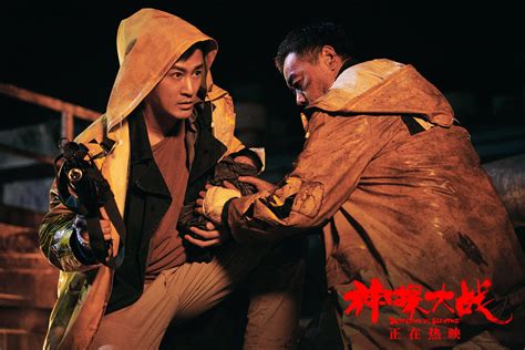 天才在左疯子在右，刘青云在电影《神探大战》里的演技绝了