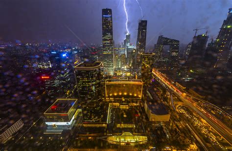 雷电大雨中的城市高清图片下载-正版图片500343781-摄图网