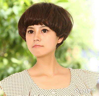 蘑菇头女孩图片