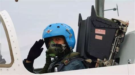 海军航空大学某团组织飞行学员开展一对一空战训练_军事_中国网