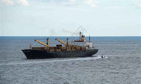 国际集装箱货船在海洋货运航运航海船舶高清图片下载-正版图片506523925-摄图网
