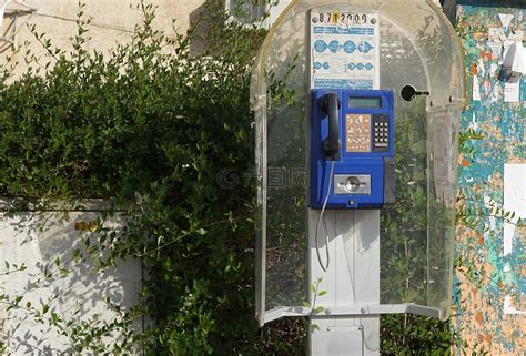 最后的老式公用电话亭——一代上海人的共同记忆_手机新浪网
