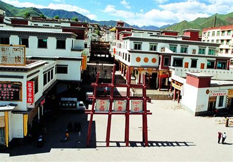 西藏昌都中路步行街