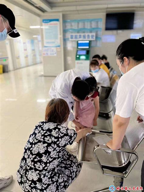 小女孩左腿被卡 超声医师积极救助 - 竹溪县人民医院官网