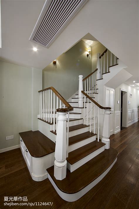 素颜简美复式楼梯装修效果图欣赏 – 设计本装修效果图