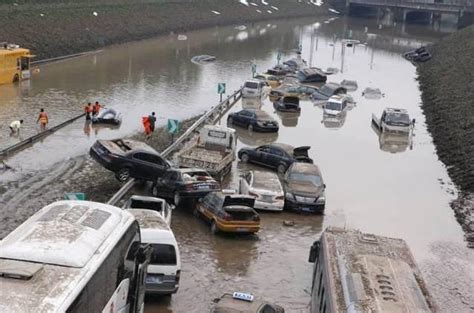 北京降暴雨市区多处被淹 局地积水过膝_图片频道__中国青年网