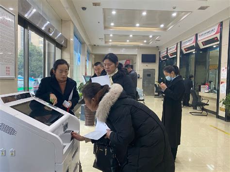 双峰农商银行：首台智慧柜员机投入使用-湖南省农村信用社联合社
