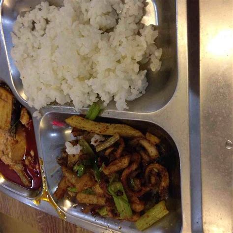在吉林大学珠海学院里就餐是一种怎样的体验？有什么推荐的食堂和美食？ - 知乎