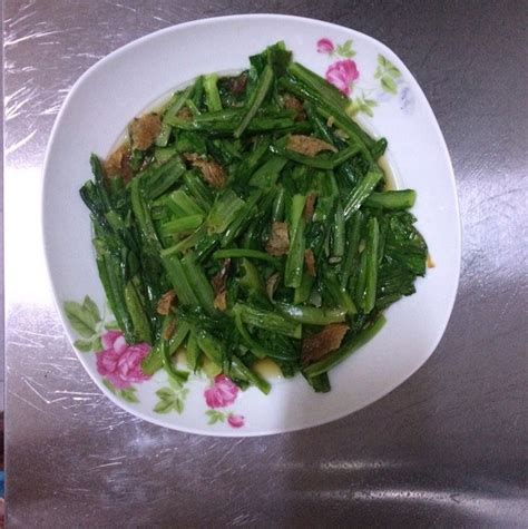 【豆豉鲮鱼油麦菜的做法步骤图，怎么做好吃】蜜雪君_下厨房