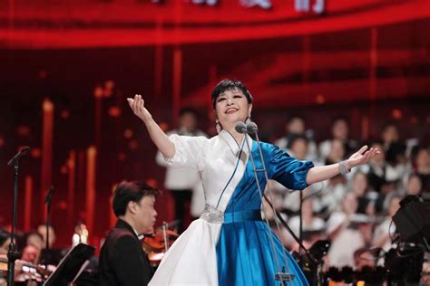 殷秀梅推出全新创作歌曲《阔步新时代》，唱出人民心声