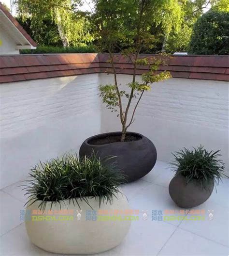 农村屋顶花园也用上了定制款的玻璃钢艺术花钵-玻璃钢艺术花钵