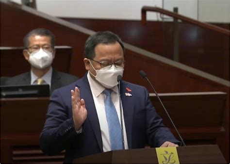 港媒：香港立法会4名当选议员宣誓就任，李家超监誓