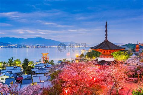 宫岛,广岛,著名的浮托里门日本日落高清图片下载-正版图片300854134-摄图网