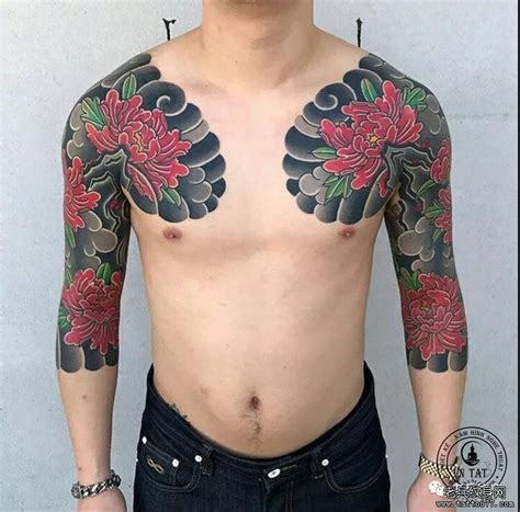 日式传统半胛鲤鱼纹身图案