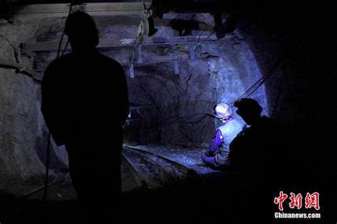重庆永川区煤矿瓦斯爆炸 搜救人员分批下井救援(组图)（9）-千龙网·中国首都网