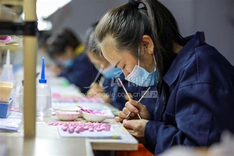 贵州毕节：小手办做出大产业-人民图片网