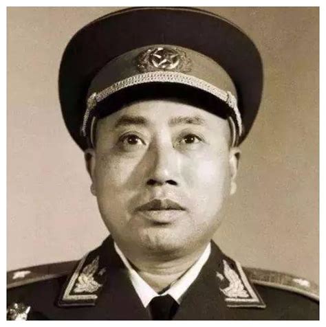 中央红军长征时，12个师的师长都是谁？55年分别授予了什么军衔？