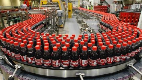 探秘可口可乐工厂，价值790亿的自动化生产线，一分钟800瓶
