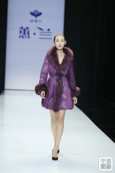 伊里兰品牌亮相2016北京时装周 发布“四季”女装产品（图）（45）-千龙网·中国首都网