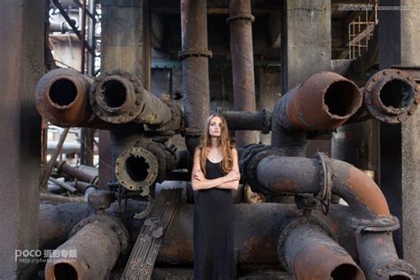 Photoshop快速调出废弃工厂中的美女人像 - PS教程网