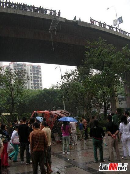 10·1重庆711公交灵异事件,大巴从桥上坠落致29人死亡 - 灵异事件 - 奇趣闻