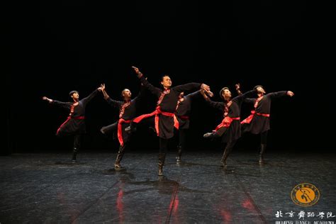 【精品课第三讲】中央民族大学舞蹈学院：《民族民间舞精品展示课1》-学校要闻-北京舞蹈学院