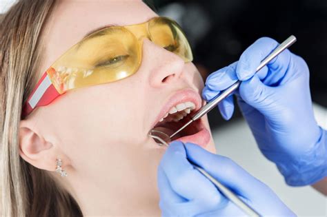 牙科医生与患者图片-牙科医生与患者看透视X光图像素材-高清图片-摄影照片-寻图免费打包下载