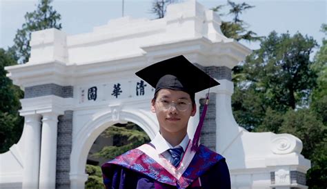 清华毕业，“搬砖男孩”选择回家乡|界面新闻 · 中国