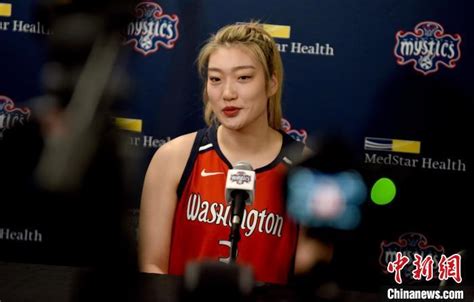 李梦亮相WNBA神秘人队媒体日
