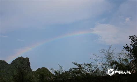 雷雨过后村庄上空的彩虹高清图片下载-正版图片504336996-摄图网