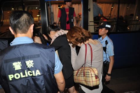 女子举报在唐山某酒吧遭殴打拘禁，警方指定管辖抓获4名嫌犯_凤凰网视频_凤凰网