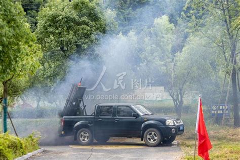 浙江湖州：人工增雨缓解高温伏旱-人民图片网