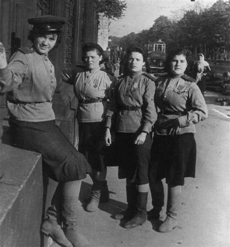 二战中苏联女兵为何选择穿裙子而不是裤子？原因很简单却辛酸|女兵|裙子|苏联_新浪新闻