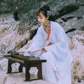 非主流白衣女子头像