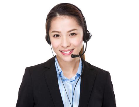 白色背景上亚洲女性带耳机为客户服务客服人员美女客服图片下载 - 觅知网