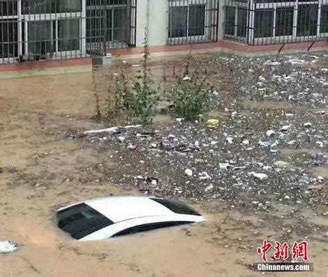 陕西榆林绥德暴雨引发水灾 街道变“河流”漫过车顶_坪山新闻网