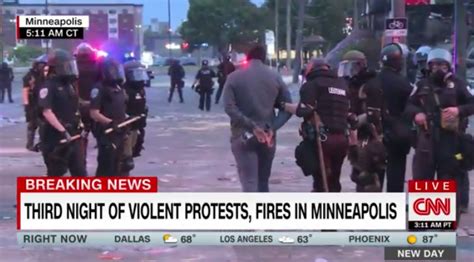 凌晨现场直播抗议示威时 CNN记者被美国警方逮捕(含视频)_手机新浪网