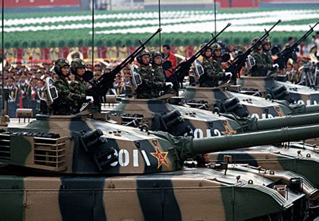 中国民兵的单兵武器装备也非常先进！_凤凰网