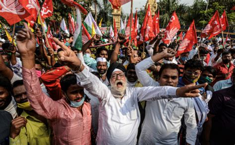 印度农民举行拖拉机抗议游行 与警方发生激烈冲突_手机新浪网