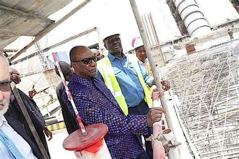 几内亚工程部长视察中国路桥公司承建的1号国道项目