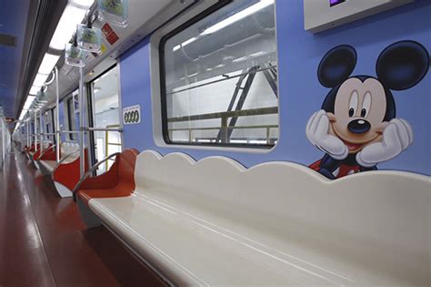 图文：迪斯尼列车-迪士尼线地铁车厢_新闻中心_新浪网