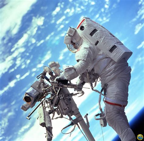 STS-103任务宇航员太空作业 - 神秘的地球 科学|自然|地理|探索