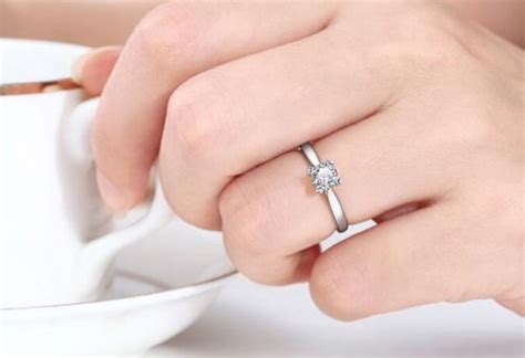结婚戒指和订婚戒指是一样的吗 结婚戒指和订婚戒指买什么牌子好