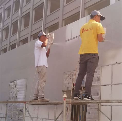 欧式外墙施工中案例，搭着架子，不一样的风格 - 柳州欧华建材公司
