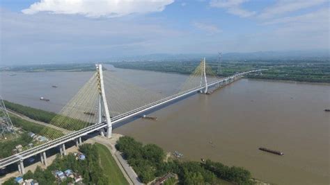 最新进展！池州长江公路大桥桥面开始铺沥青_安徽频道_凤凰网
